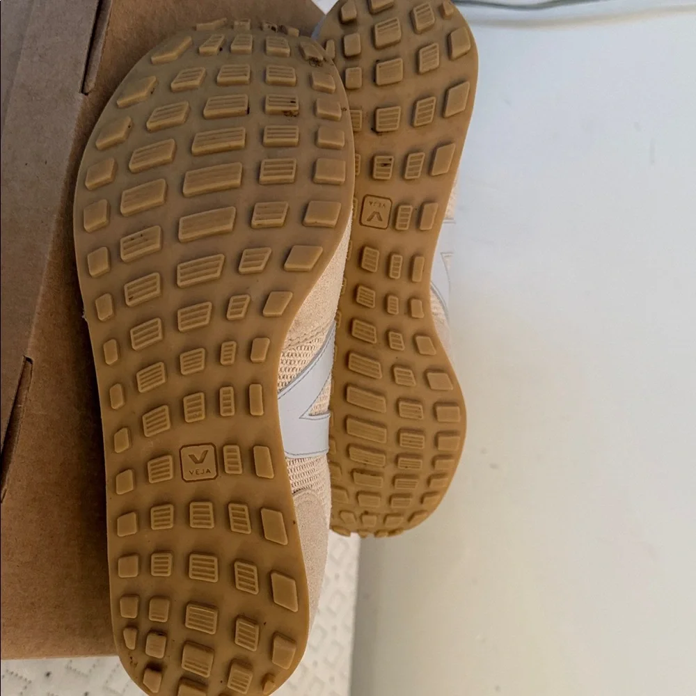 Veja Women's SDU J-Mesh Sneakers - Picture 5 of 8